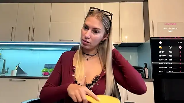 Snapshot of SoftnessMila chatting on June 29, 2026, 8:20 pm SoftnessMila online show from June 29, 2026, 8:20 pm