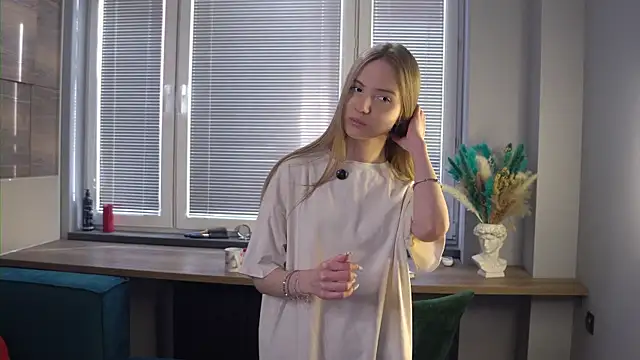 Snapshot of FranciscaGaring chatting on February 7, 2026, 10:08 am FranciscaGaring online show from February 7, 2026, 10:08 am