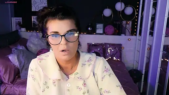 RikaCoutts online show from February 12, 2026, 8:59 pm