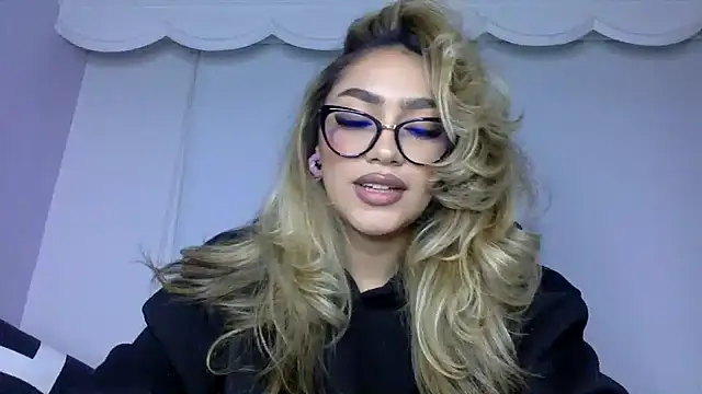 Snapshot of Maddy_Beluci chatting on July 2, 2026, 10:27 pm Maddy Beluci online show from July 2, 2026, 10:27 pm