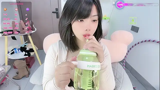 Minnie-Micky online show from April 12, 2026, 8:58 pm