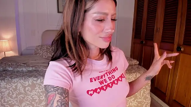 ConnieDeep online show from April 15, 2026, 10:11 am