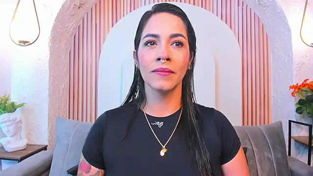 Snapshot of violet_scott_ chatting on May 25, 2026, 10:21 am violet scott online show from May 25, 2026, 10:21 am