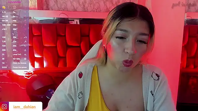 Snapshot of Dahiana_Dmour_ chatting on June 21, 2026, 1:57 pm Dahiana Dmour online show from June 21, 2026, 1:57 pm