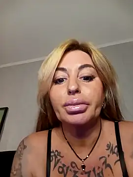 MiaMooly online show from October 26, 2025, 4:24 pm