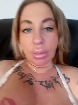 MiaMooly online show from March 29, 2026, 1:22 pm