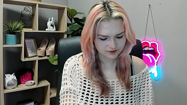 SweetLilyxo online show from July 7, 2026, 8:40 am