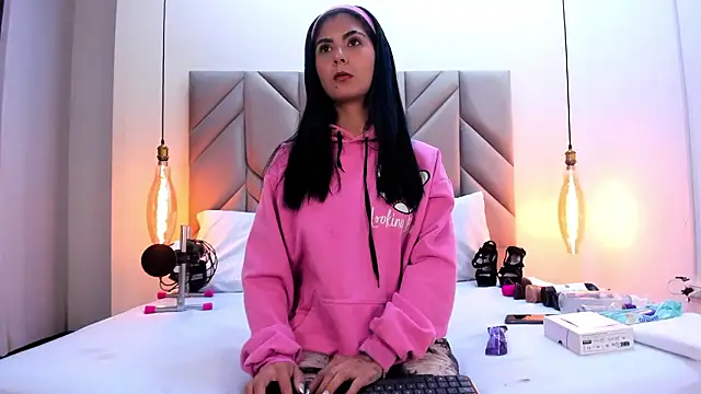 IsabellaFoox online show from March 10, 2026, 12:43 pm