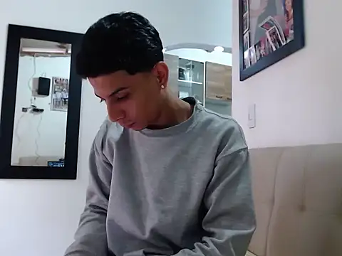 Snapshot of waner_thom chatting on February 6, 2026, 9:51 pm waner thom online show from February 6, 2026, 9:51 pm