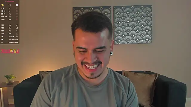 Snapshot of Chriss_Hunt chatting on February 4, 2026, 2:17 am Chriss Hunt online show from February 4, 2026, 2:17 am