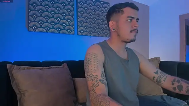 Snapshot of Chriss_Hunt chatting on February 6, 2026, 11:41 pm Chriss Hunt online show from February 6, 2026, 11:41 pm