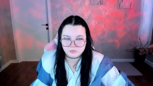 Kira G0ld online show from April 10, 2026, 1:11 am