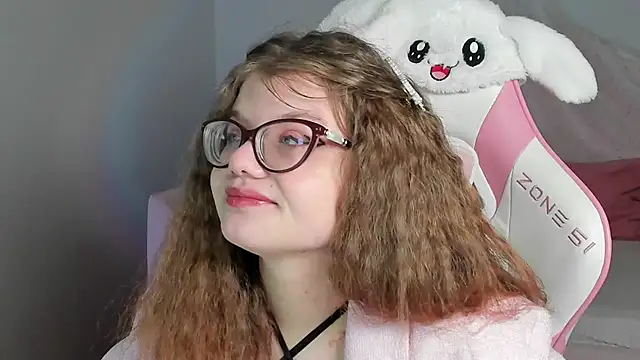 Snapshot of ChloeHalses chatting on February 4, 2026, 5:24 am ChloeHalses online show from February 4, 2026, 5:24 am