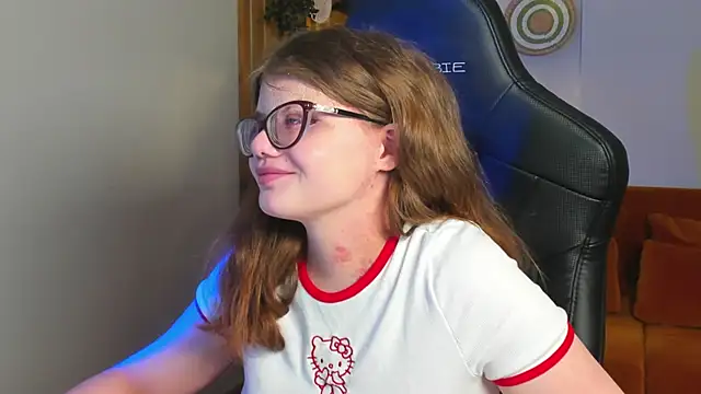 ChloeHalses online show from March 24, 2026, 5:01 am