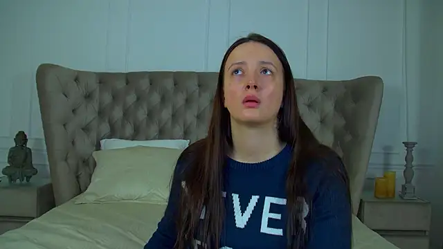 ElinaBellucci online show from March 11, 2026, 4:18 am