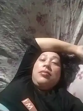 Snapshot of May_Bombs chatting on February 10, 2026, 9:52 pm May Bombs online show from February 10, 2026, 9:52 pm