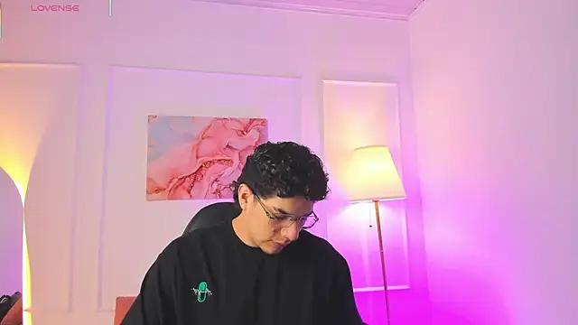 Snapshot of Axel_Creed chatting on February 13, 2026, 12:56 pm Axel Creed online show from February 13, 2026, 12:56 pm