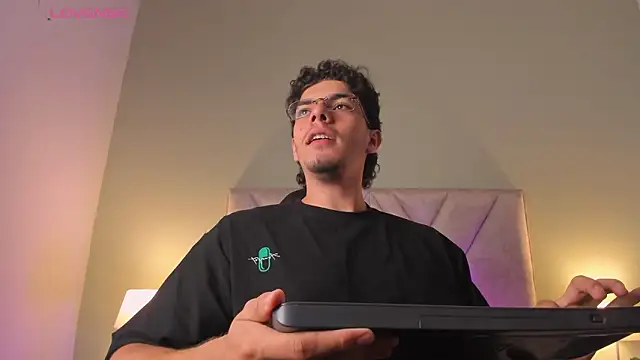 Snapshot of Axel_Creed chatting on February 26, 2026, 2:27 pm Axel Creed online show from February 26, 2026, 2:27 pm