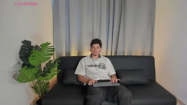 Snapshot of Axel_Creed chatting on February 28, 2026, 8:54 pm Axel Creed online show from February 28, 2026, 8:54 pm