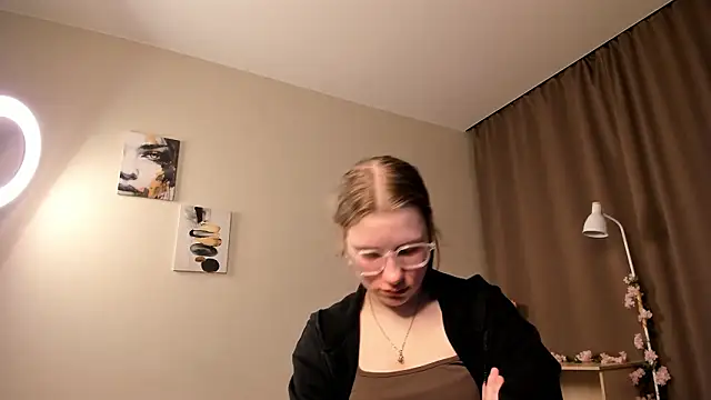 Snapshot of VictorMencia chatting on February 27, 2026, 7:14 pm VictorMencia online show from February 27, 2026, 7:14 pm