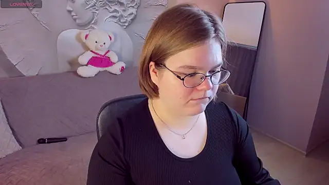 MaryFloree online show from February 11, 2026, 3:22 am