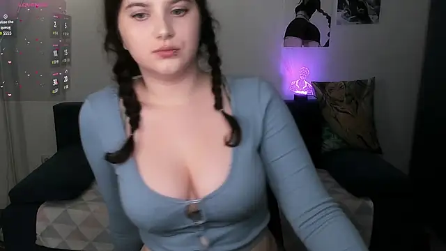 chloe dashh online show from March 9, 2026, 7:18 pm