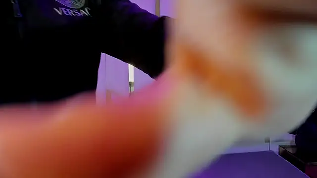 Vaneline2 online show from April 8, 2026, 12:05 pm