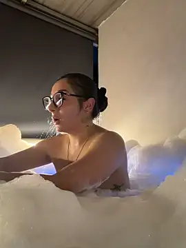 lexyblake10 online show from April 11, 2026, 11:42 pm