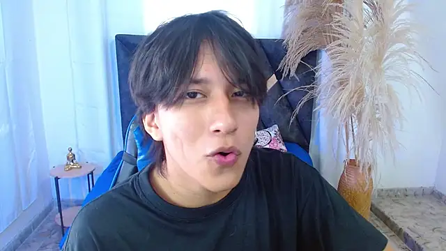 nikoo 18 online show from April 8, 2026, 2:28 pm