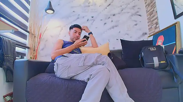 Max Hornye online show from April 18, 2026, 6:45 pm