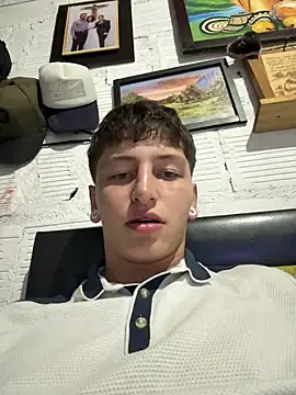 ARON LUXX online show from March 14, 2026, 10:59 pm