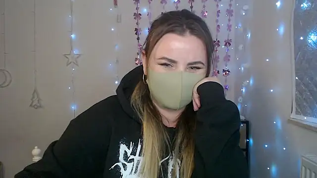 Avelina1 online show from April 18, 2026, 7:29 pm