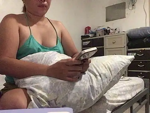 Snapshot of lady_candy85 chatting on February 9, 2026, 8:29 am lady candy85 online show from February 9, 2026, 8:29 am