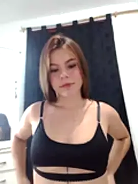 Snapshot of EmiNavarro chatting on June 22, 2026, 3:25 am EmiNavarro online show from June 22, 2026, 3:25 am