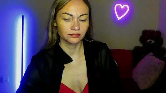 Snapshot of BlondMikey22 chatting on June 3, 2026, 5:21 am BlondMikey22 online show from June 3, 2026, 5:21 am