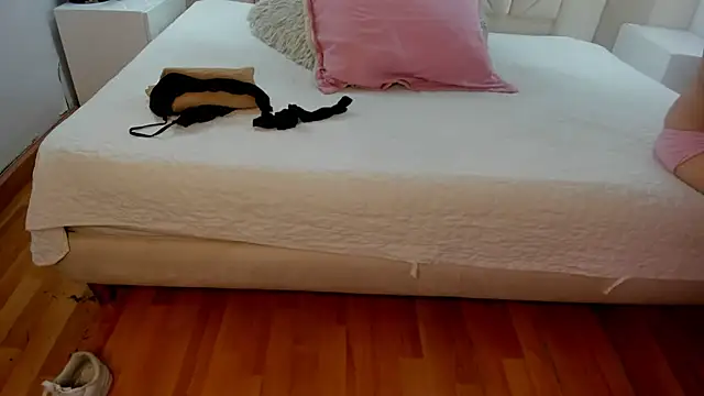 Raven Luxx online show from April 10, 2026, 2:28 am