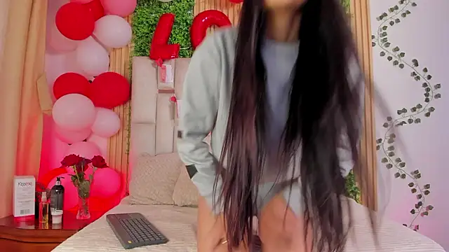 Snapshot of Emma_Nmm chatting on February 19, 2026, 7:21 pm Emma Nmm online show from February 19, 2026, 7:21 pm