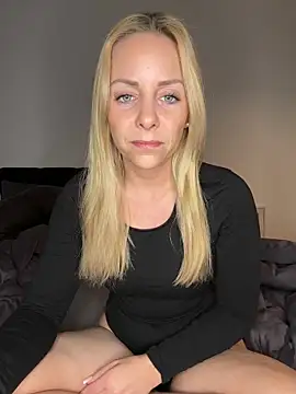 emily-becker22 online show from April 24, 2026, 6:10 pm