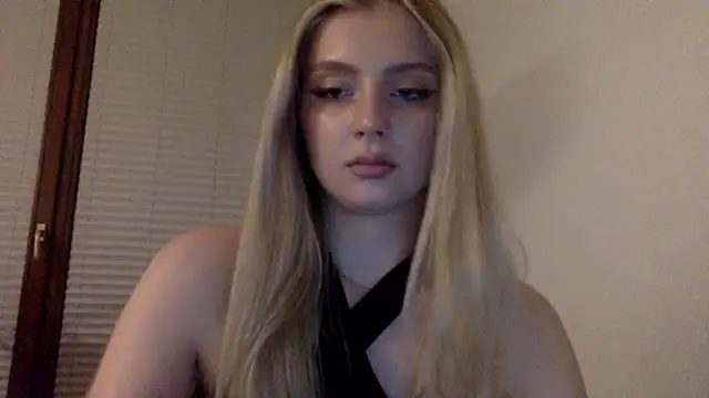 Snapshot of MayaWetDream chatting on April 28, 2026, 8:36 pm MayaWetDream online show from April 28, 2026, 8:36 pm