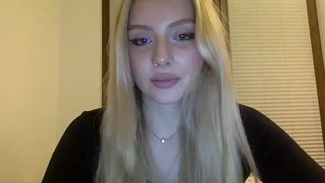 Snapshot of MayaWetDream chatting on May 12, 2026, 8:17 pm MayaWetDream online show from May 12, 2026, 8:17 pm