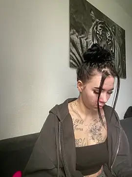 Snapshot of zoeelovee chatting on February 25, 2026, 7:51 am zoeelovee online show from February 25, 2026, 7:51 am