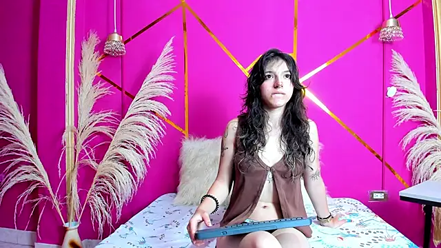 Snapshot of scarletdream5 chatting on April 15, 2026, 12:23 pm scarletdream5 online show from April 15, 2026, 12:23 pm