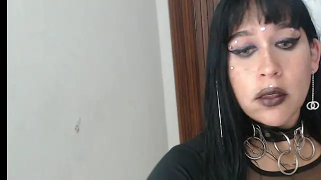 Snapshot of valen_ros chatting on April 19, 2026, 6:10 pm valen ros online show from April 19, 2026, 6:10 pm