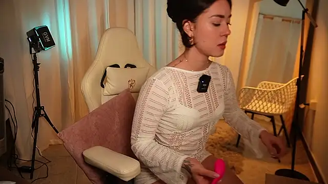 Madisonlara1 online show from February 6, 2026, 6:22 pm