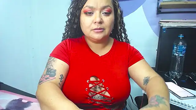 Snapshot of SweettSin chatting on February 12, 2026, 11:44 pm SweettSin online show from February 12, 2026, 11:44 pm