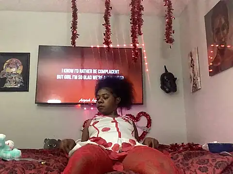 Snapshot of Ebony_Queeen chatting on February 10, 2026, 12:37 am Ebony Queeen online show from February 10, 2026, 12:37 am