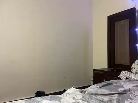 Hersheykaur online show from April 16, 2026, 9:39 pm