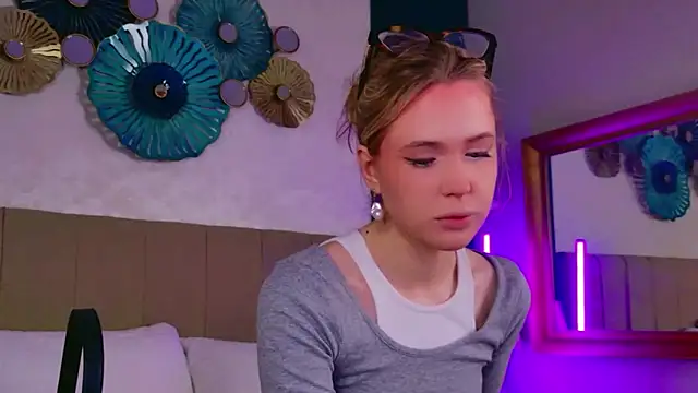 Beckie White online show from March 1, 2026, 8:55 pm