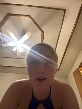 Marilynxo online show from February 18, 2026, 6:31 am