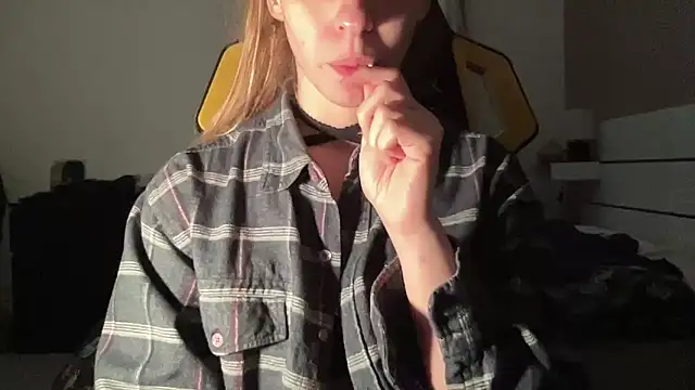 petiteetoile online show from February 17, 2026, 2:35 pm